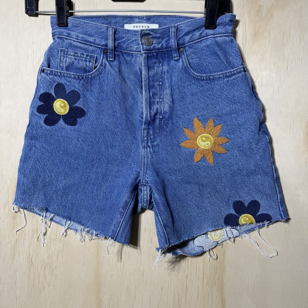 PacSun Daisy Embroidered Denim Shorts Women's Blue High Rise Raw Hem Size 24